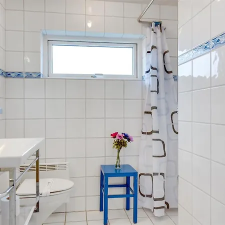 Sybilla - 700m From The Sea By Interhome Lakolk